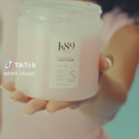 Demostración de aplicación de Curl Gel K89 Curly Hair para definición de rizos sin frizz